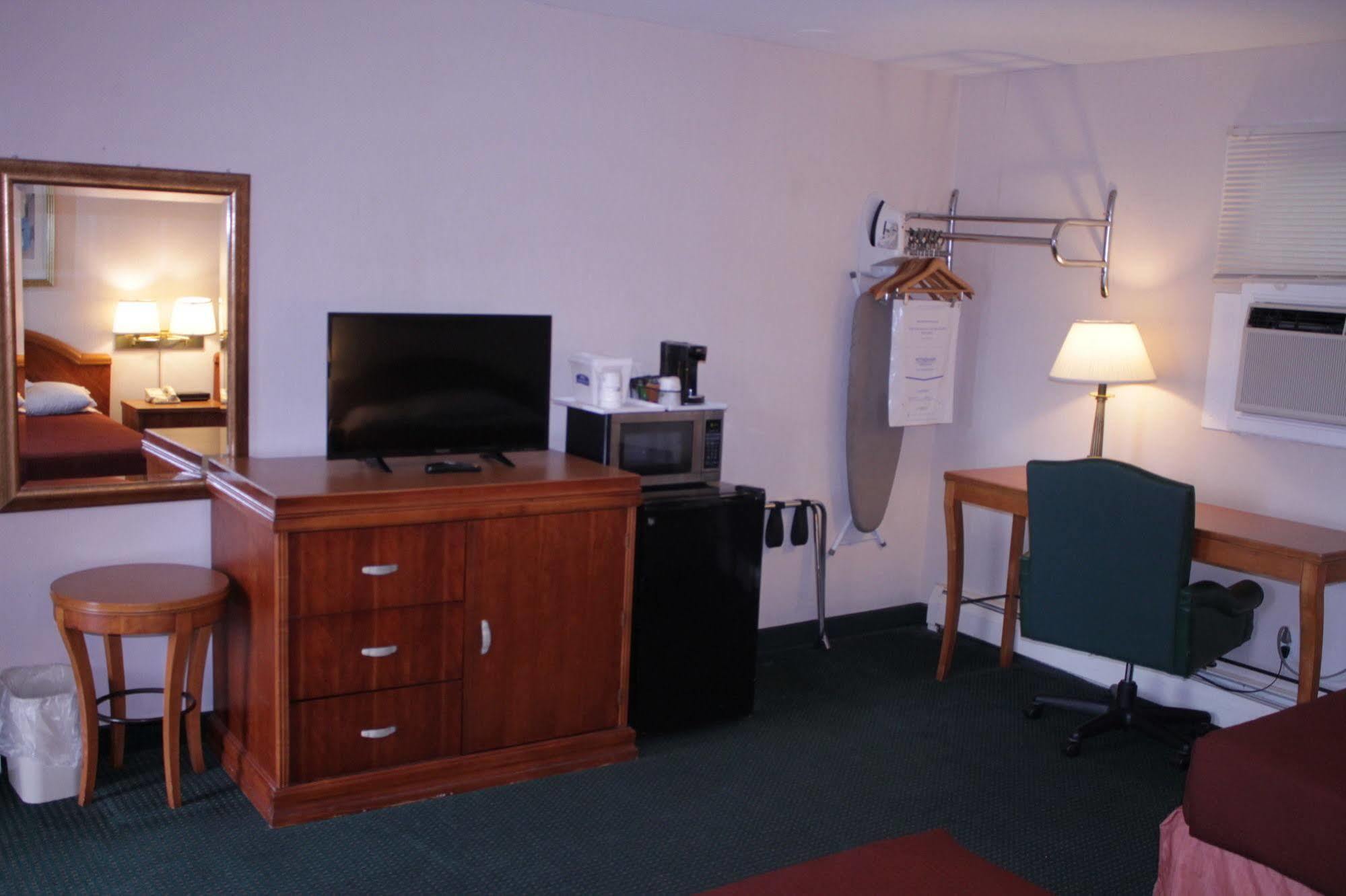 Howard Johnson By Wyndham Williamstown Buitenkant foto